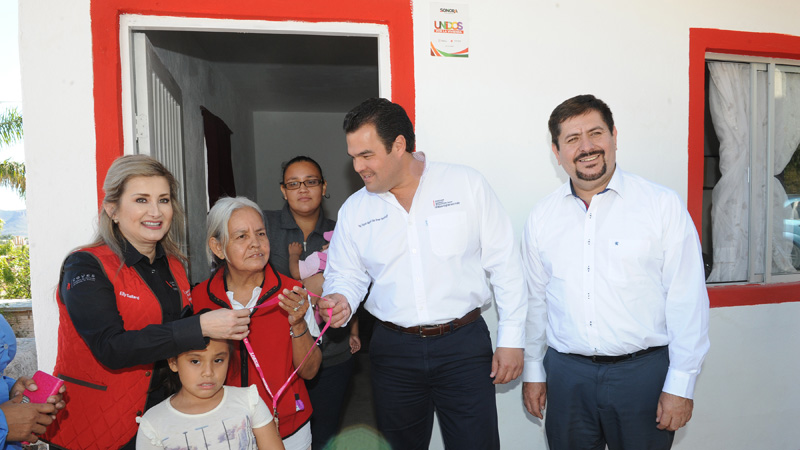 Cumple Gobernadora Pavlovich compromiso con familia de Guaymas