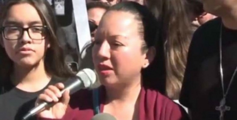 Detienen a mexicana mientras tramitaba su permiso en EU