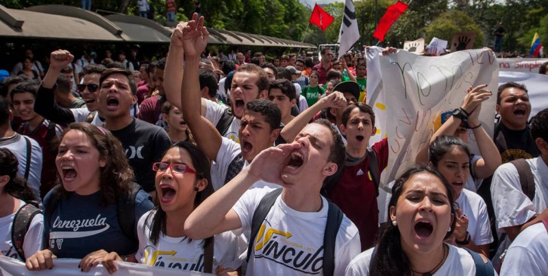 Opositores y chavistas marchan en Venezuela