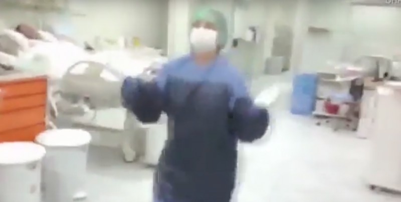 #Video Empleados bailan frente a pacientes en coma