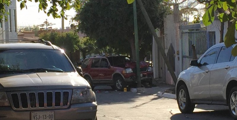 Joven pareja es atacada a balazos, muere uno