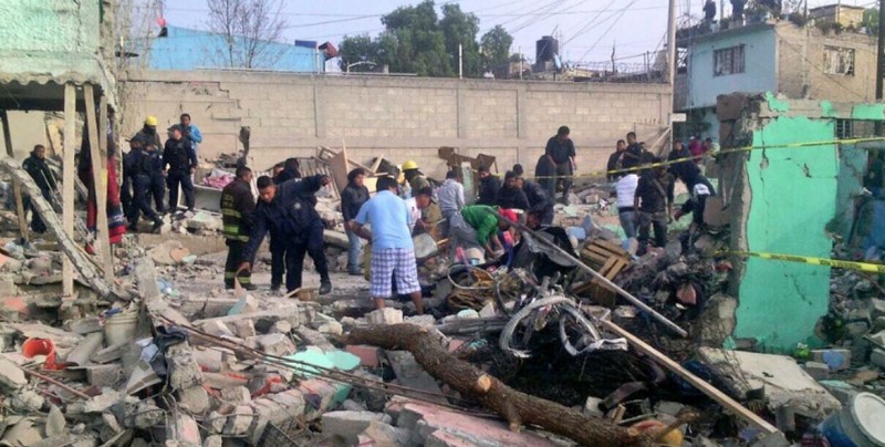 Mueren dos personas en explosión en Tultepec
