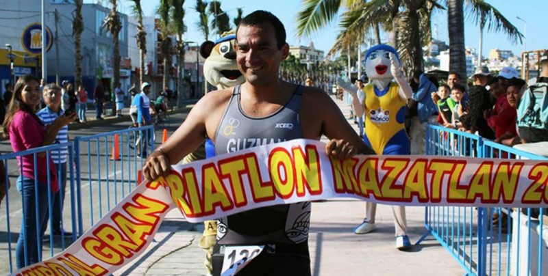 Ricardo Guzmán conquistó el primer lugar del triatlón local