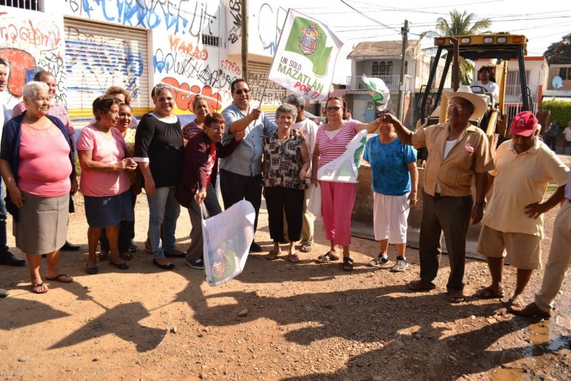 Arranca pavimentación en la colonia Estero