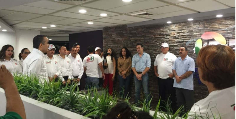 Armando Heráldez realiza recorrido en Palacio de Gobierno
