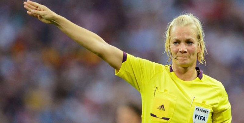 Conoce a la primer mujer árbitro en la historia de la Bundesliga
