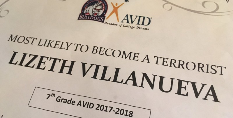 Premian a niña hispana por ser la "más probable en convertirse en terrorista"