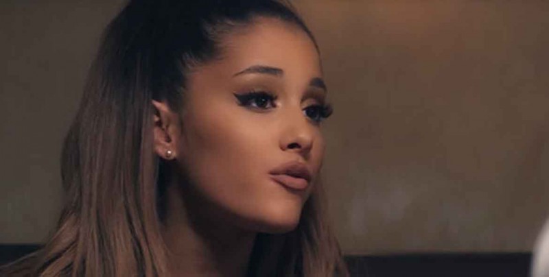 Ariana Grande llega a Reino Unido para concierto en Manchester