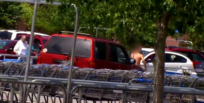 Mujer embarazada atropella a hombre que le robó su bolso