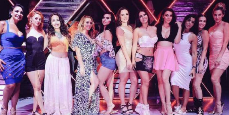 Detienen a conejitas de Playboy en México