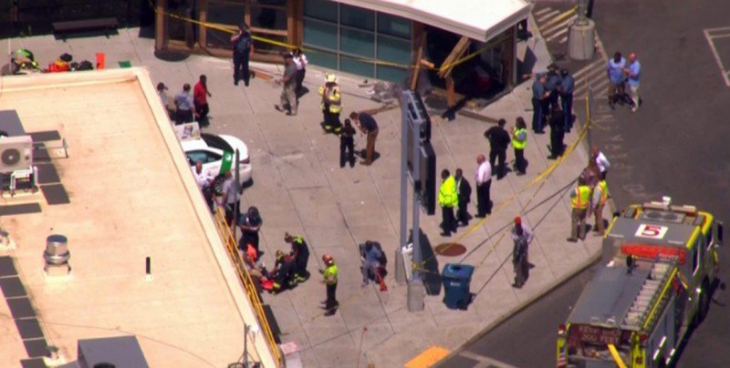 Vehículo arrolla a varias personas en Boston