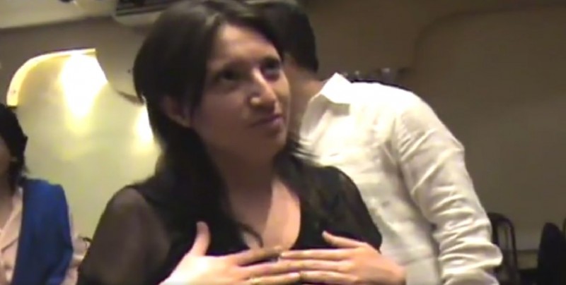#Video Mujer asegura que pastor hace crecer su seno