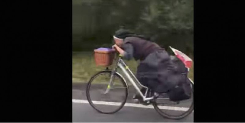 #Video 'Sor bicicleta' conduce a toda velocidad