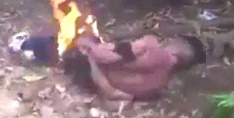 #Video Vecinos queman a presunto violador