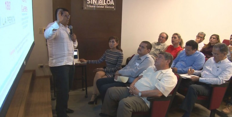 Analizan pros y contras de la reelección