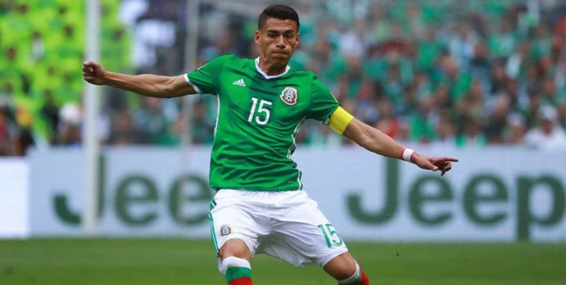 Héctor Moreno es baja del Tri por lesión