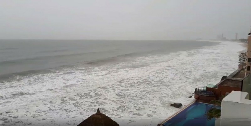 "Lidia" deja inundaciones, árboles y espectaculares caídos en Sinaloa