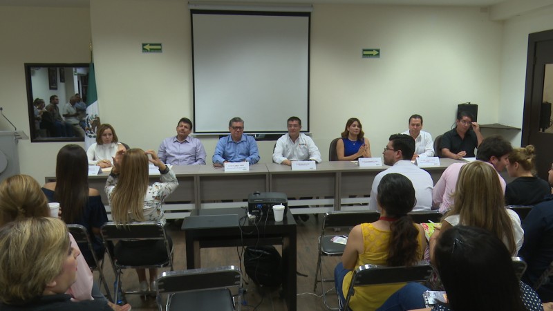 Llevan conferencia de nueva ley de transparencia a funcionarios municipales