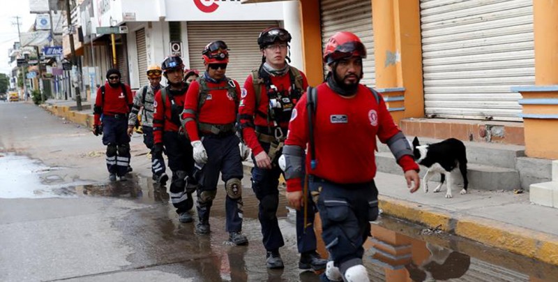 Los Topos, voluntarios que trabajan sin descanso en el peor sismo de México