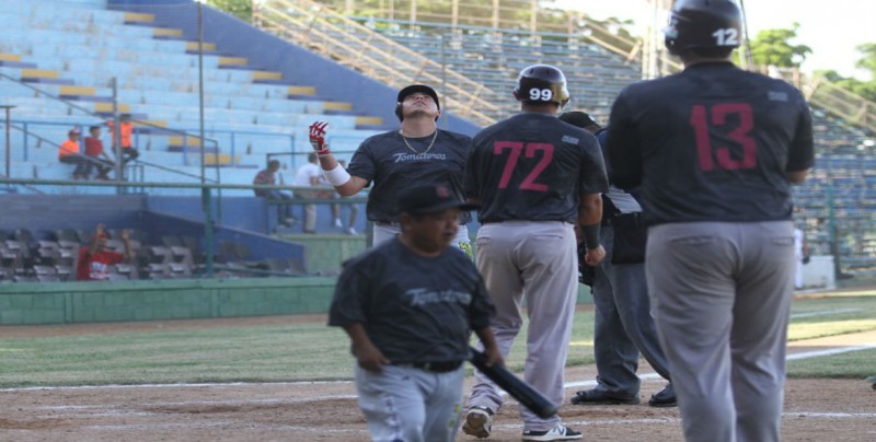 Tomateros triunfa en primer juego de pretemporada