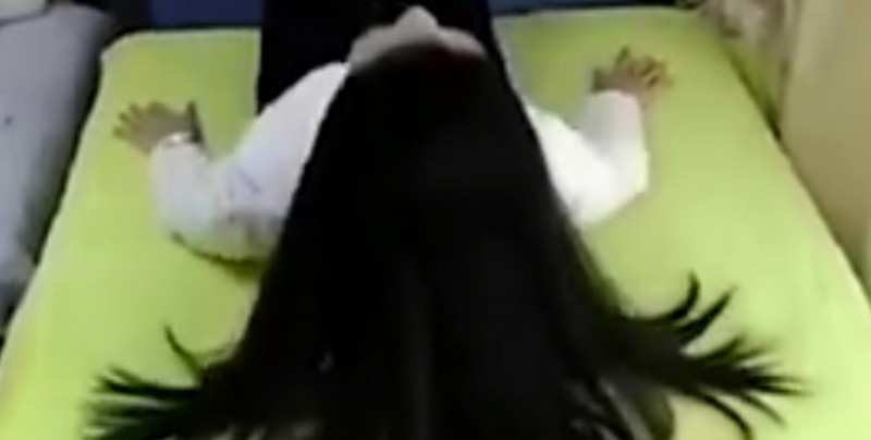 #Video El cabello 'vivo' de esta niña asombra a los internautas