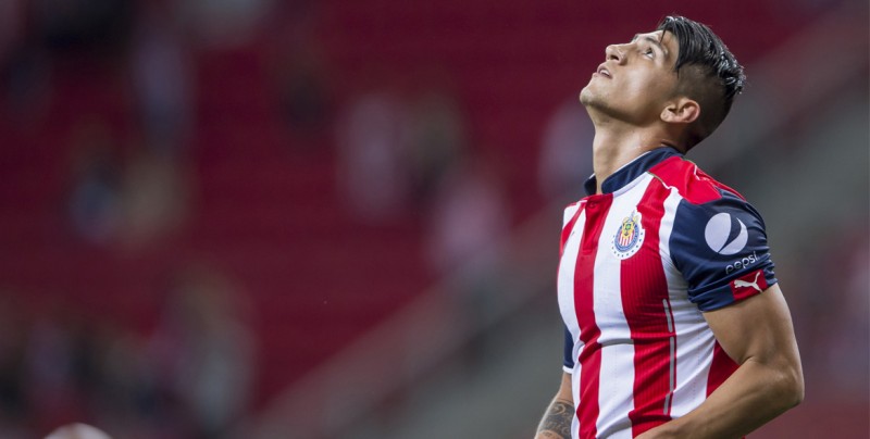 Alan Pulido sufre fuerte choque en Jalisco
