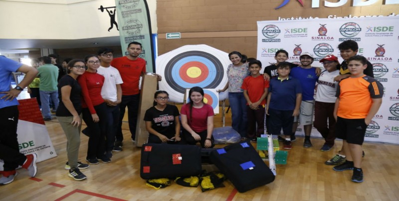 ISDE entrega materia deportivo
