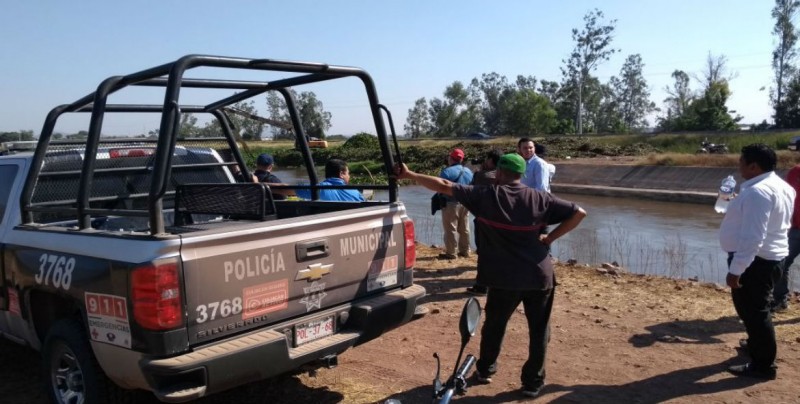 Encuentran cuerpo de un hombre flotando