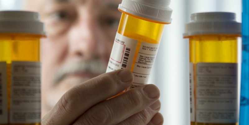 Estos son  los riesgos de la automedicación, incluida la muerte