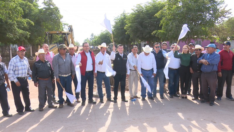 Llevan pavimentación a Las Grullas M.I.
