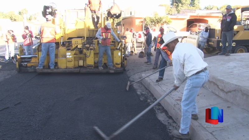 Recarpetean calles y construyen cruceros