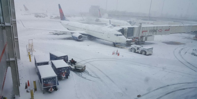 Cierran el aeropuerto JFK de Nueva York por tormenta de nieve