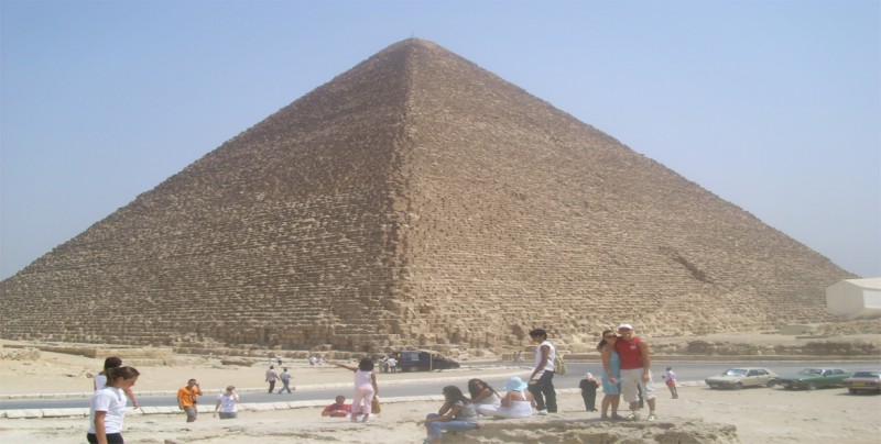 La explanada de las pirámides de Guiza abrirá al publico una hora antes