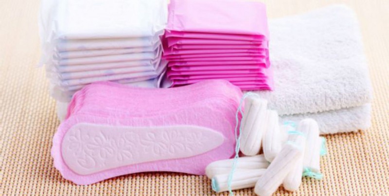 Prensa de Cuba critica escasez y calidad de compresas menstruales subsidiadas