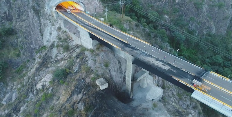 Revisar daños estructurales al puente en la Mazatlán-Durango