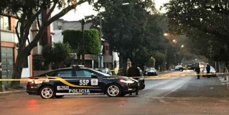 Menor cae de una azotea y muere