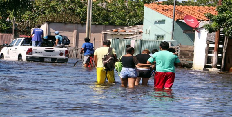 Más de 21.000 desplazados por inundaciones en la capital paraguaya