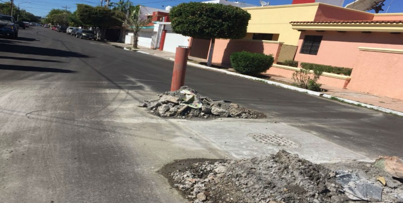 Arreglan alcantarilla en La Campiña