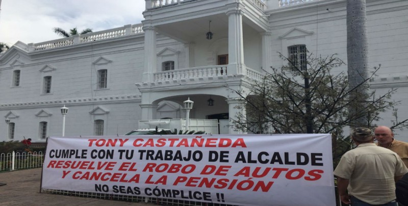 Exigen al Ayuntamiento cancele concesión con pensión