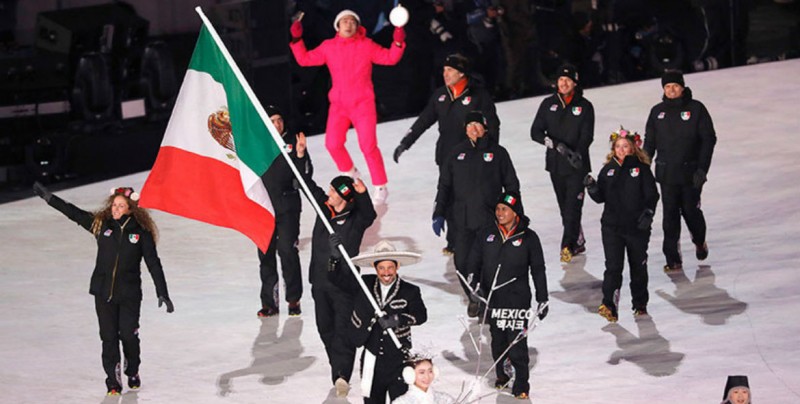 #Fotos El vistoso uniforme del equipo mexicano de esquí en los JJ.OO.