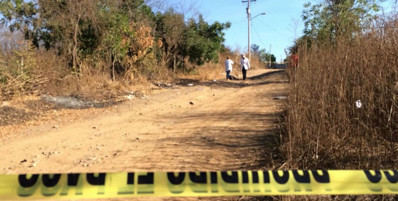 Encuentran a hombre asesinado a balazos