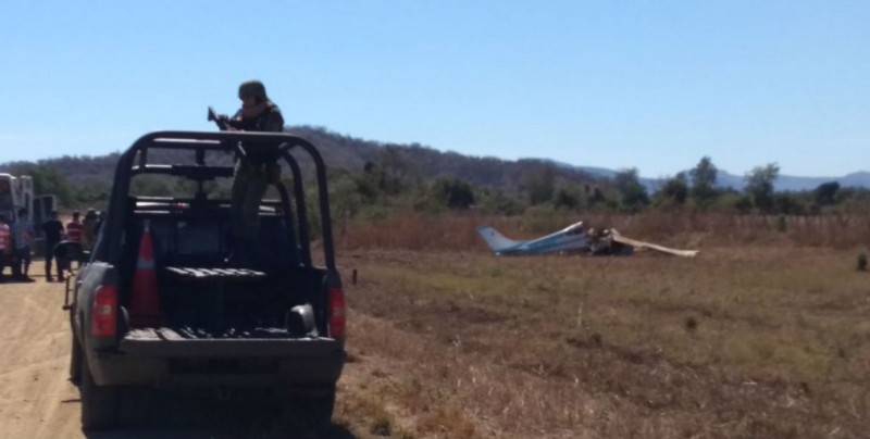 Se estrella avioneta, dos personas muertas