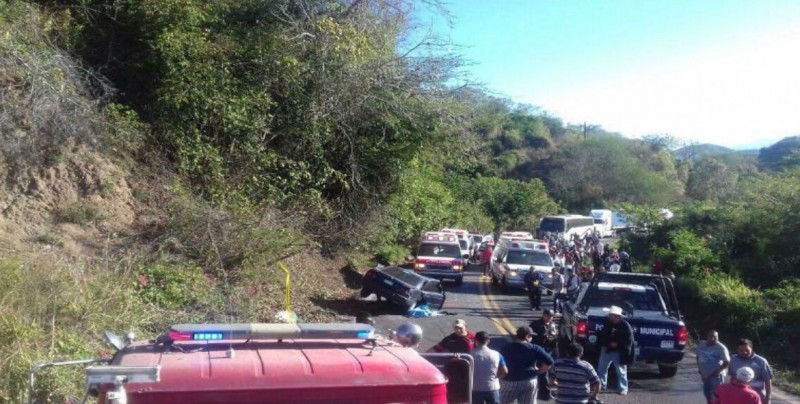 Accidente en carretera a Vallarta deja dos muertos