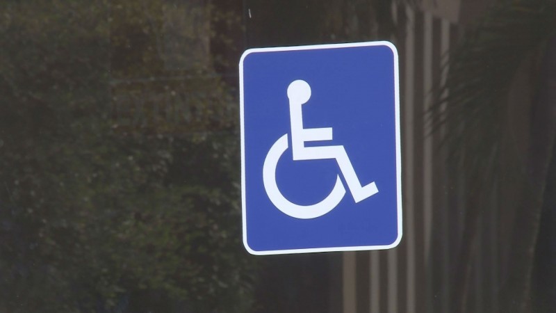 Adaptan accesos para facilitar ingreso de personas con discapacidad