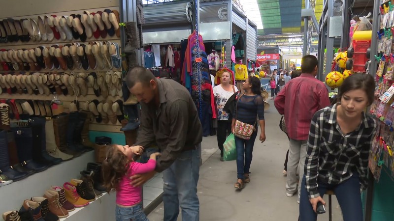 Construyen mas locales en el mercado zona 30