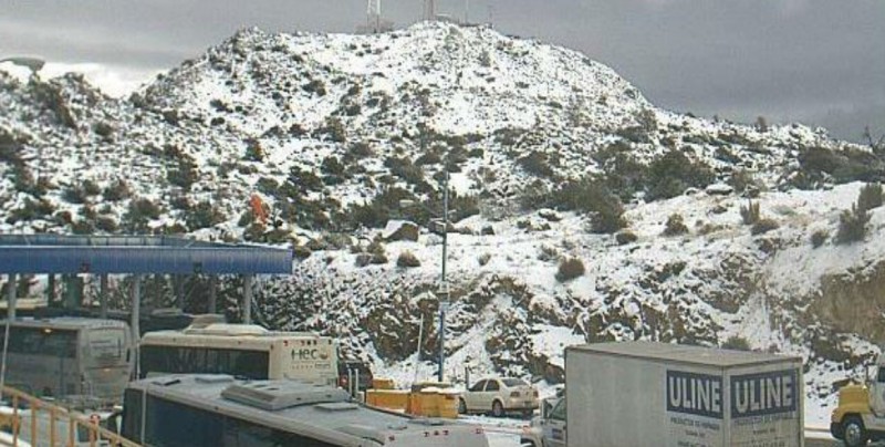 Cae nieve en autopista La Rumorosa-Tecate, en BC