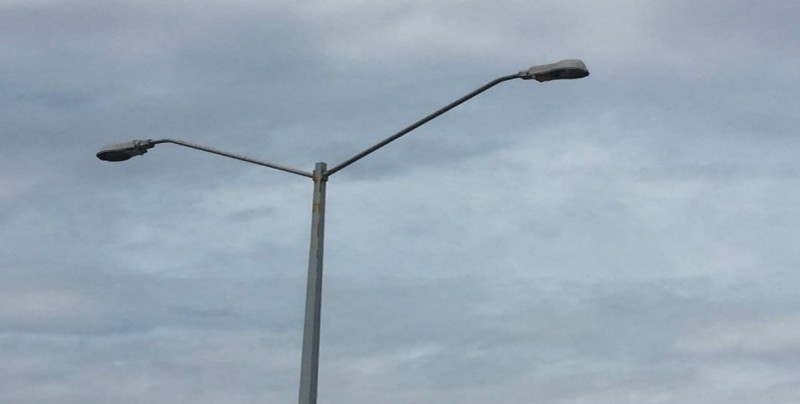 Muchas lámparas dañadas en la Limita de Itaje