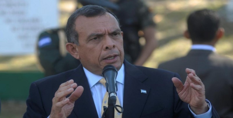 Expresidente Lobo, con esposa presa por corrupción y un hijo por narcotráfico