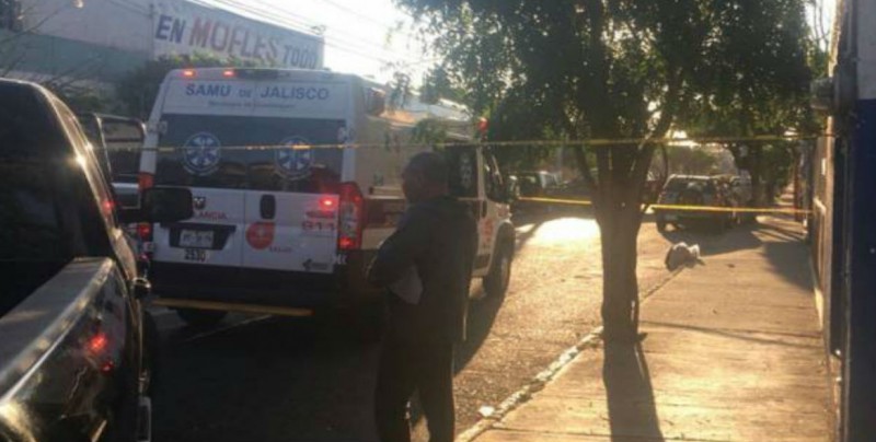Abandonan camioneta con ejecutados en Guadalajara