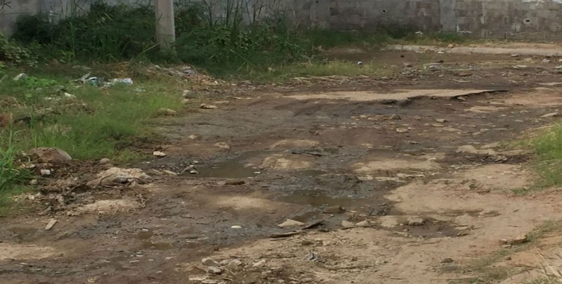 Sigue problema de basura y malos olores en calle Estocolmo